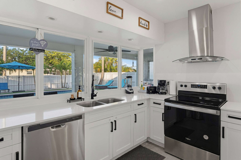 Interior 2, Ivory House- Private Retreat With Pool Near Beach, Broward