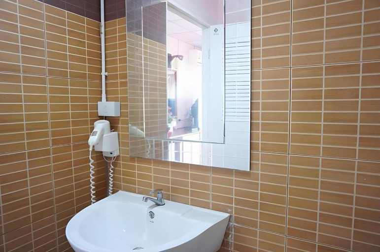 Bathroom 3, Wanghin Bungalow, Don Sak