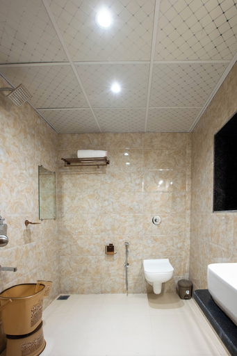 Bathroom 4, Hotel Heraa International Grant Road Mumbai, Mumbai City