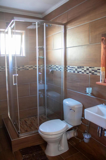 Bathroom 4, Seven Wonders B&B, Ugu