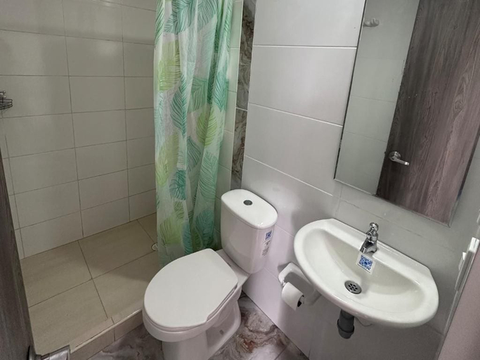 Bathroom 2, Apartamento, Tranquilo, Céntrico a 15 Minutos de la Villa Olímpica Ibagué, Ibagué