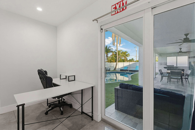 Interior 4, Ivory House- Private Retreat With Pool Near Beach, Broward