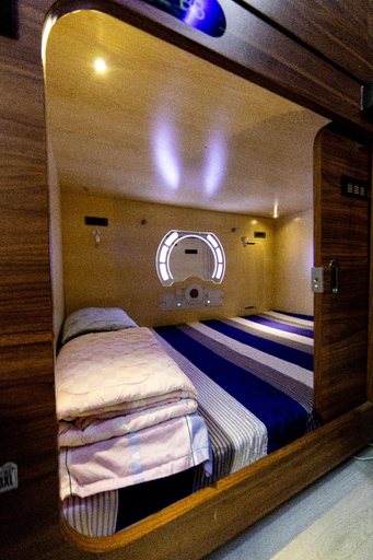 Bedroom 2, STARWAY CAPSULES, Hong Kong Island