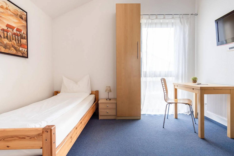 Bedroom 3, Pension Victoria, Rastatt