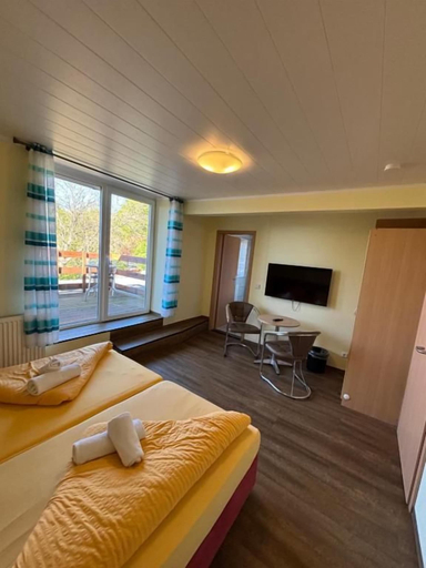 Bedroom 5, Hotel gesellschaftshaus Bergen auf Rügen, Vorpommern-Rügen