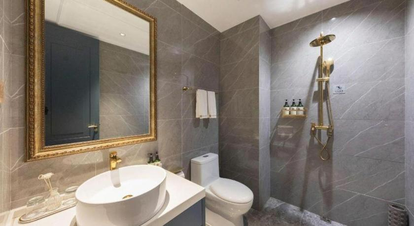 Bathroom 4, Yitingzhenshe Hotel Beijing Qianmen, Beijing