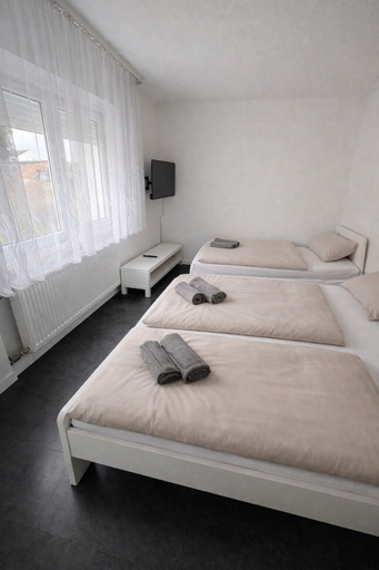 Room 3, Frankfurt airport family house, Groß-Gerau