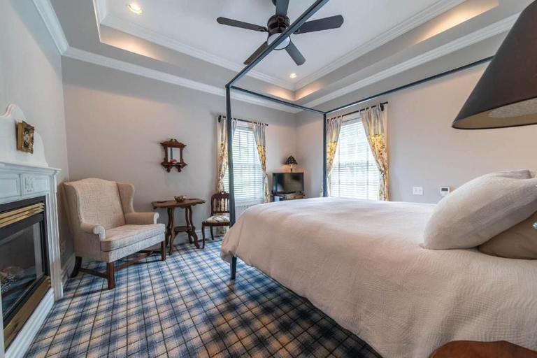 Room 2, The Georgian on King, Niagara