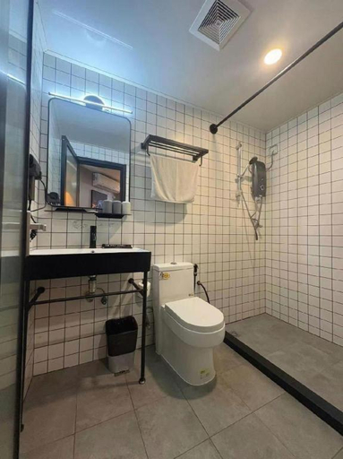 Bathroom, de Marina Hotel, Semporna