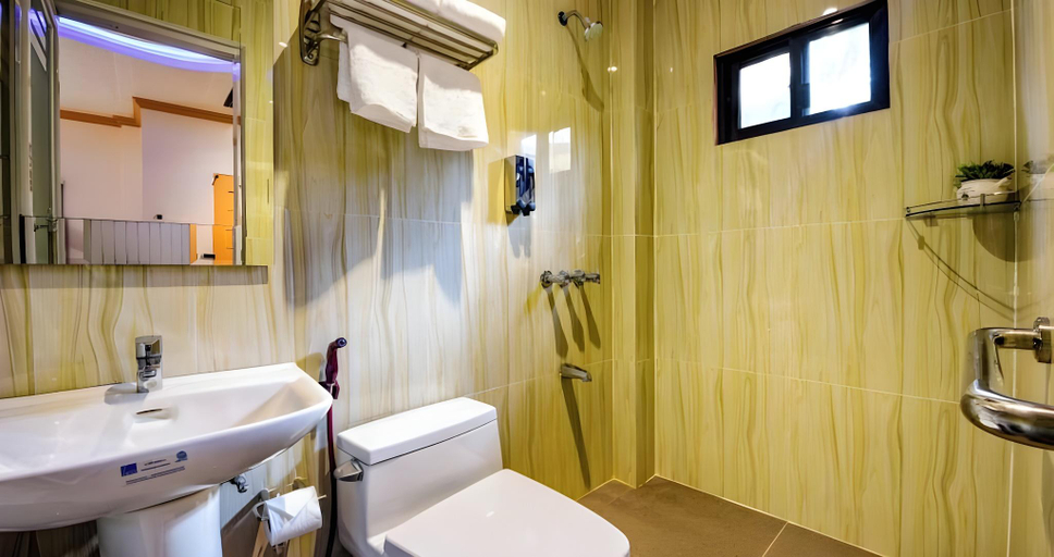 Bathroom 3, Kabaleyan Cove Resort, San Carlos City