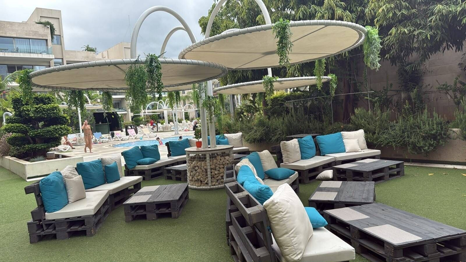 Cafe 2, Canvas -Sea View 2-BR Apt. at AquaGate, Kasrouane