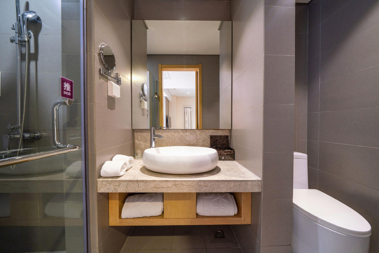 Bathroom 4, Yitel Shenyang Sanhao Street Shengjing Hospital, Shenyang