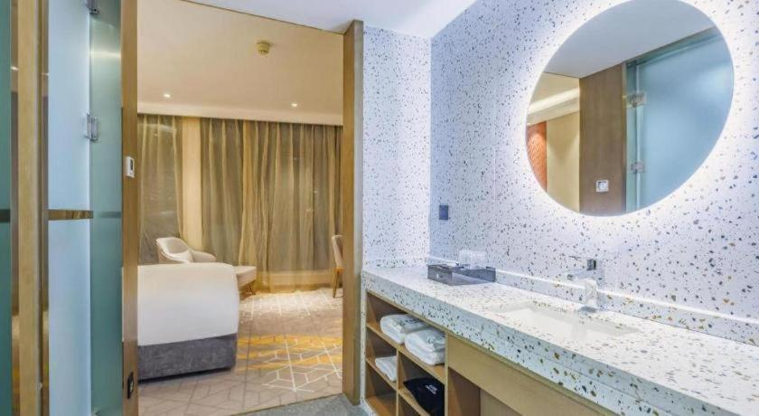 Bathroom 4, Gtel Rock City Qingdao Hotel, Qingdao
