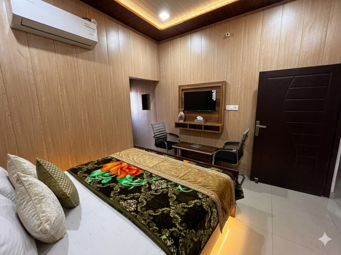Room 3, Hotel Mrityunjay Coze Stay, Faizabad