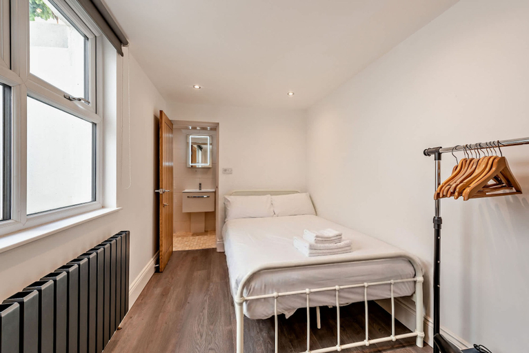 Room 5, Host Stay Clarendon Violet, West Sussex