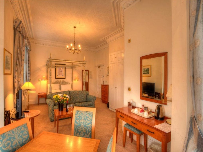 Others 5, Waterloo Hotel, Newport