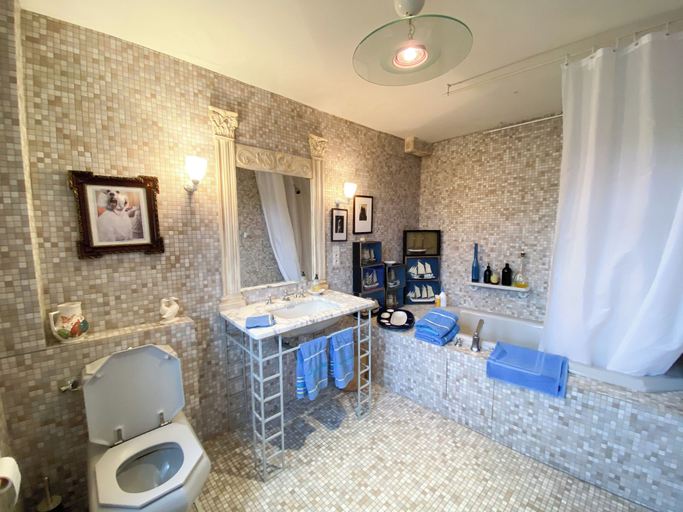 Bathroom 4, La Maison des Chapitres, Alpes-de-Haute-Provence