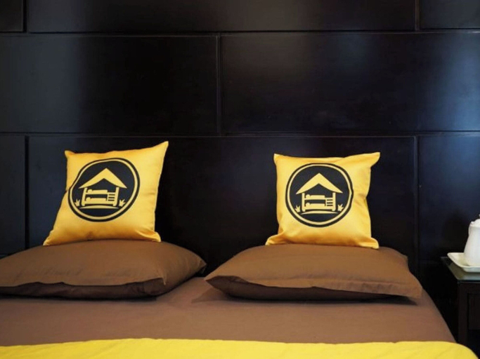 Room 2, The Hosteller Indore, Indore