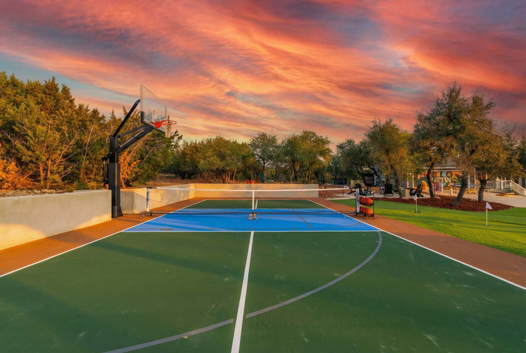 Room 2, Dink Dip Dream - Pickleball - Pool - Putt Putt, Hays