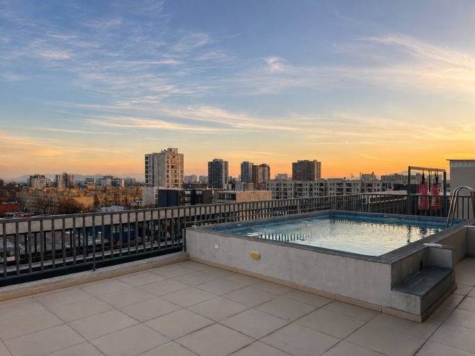 Pool 4, Oceana Suites Parque Bicentenario, Cordillera