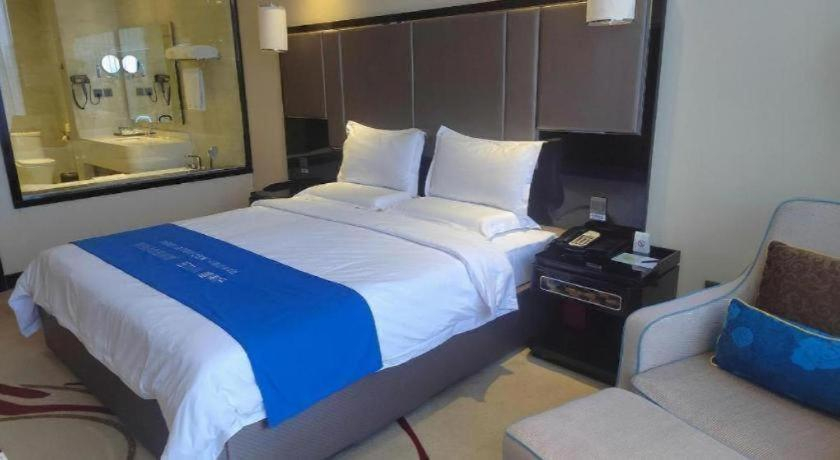 Bedroom 2, Pacific Regency Hotel Shenyang, Shenyang