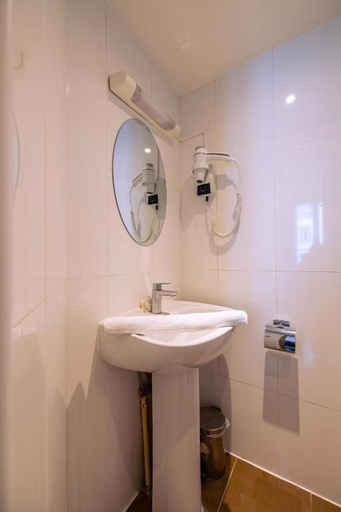 Bathroom 5, Hôtel Aix Europe, Paris