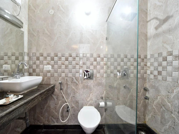 Bathroom 4, Hotel Himland East Lift & Ample Parking, Shimla