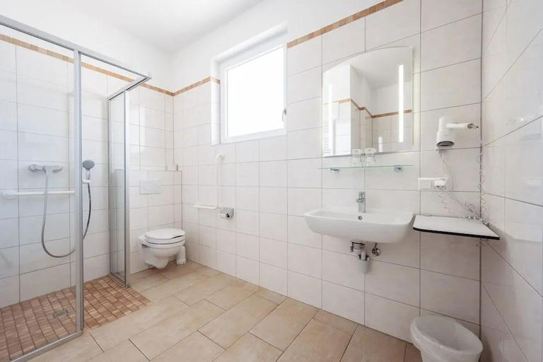 Bathroom 3, Landhotel Freitag, Wolfsberg
