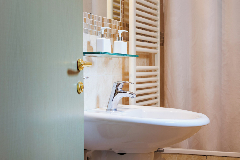 Bathroom 5, Hotel Villa Rosa, Rome