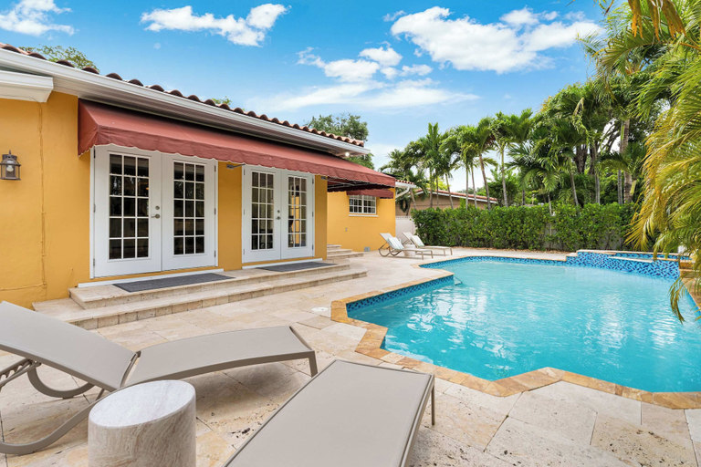 Interior 2, Cozy Retreat- Miami Springs Gem, Pool & Grill, Miami-Dade