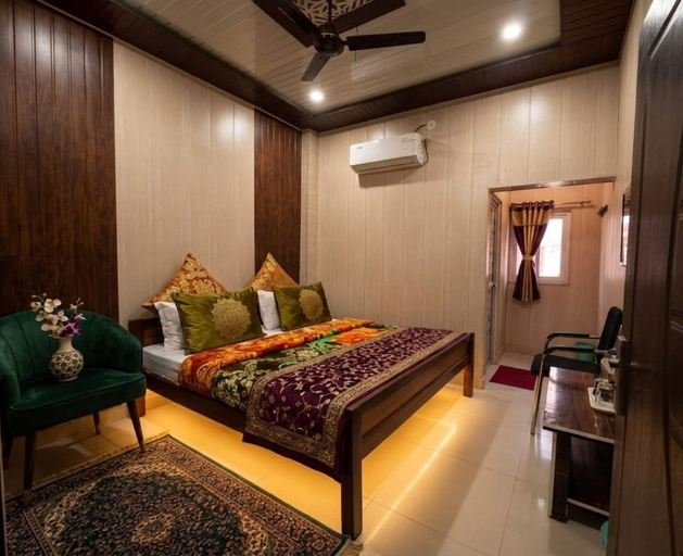 Room 2, Hotel Mrityunjay Coze Stay, Faizabad