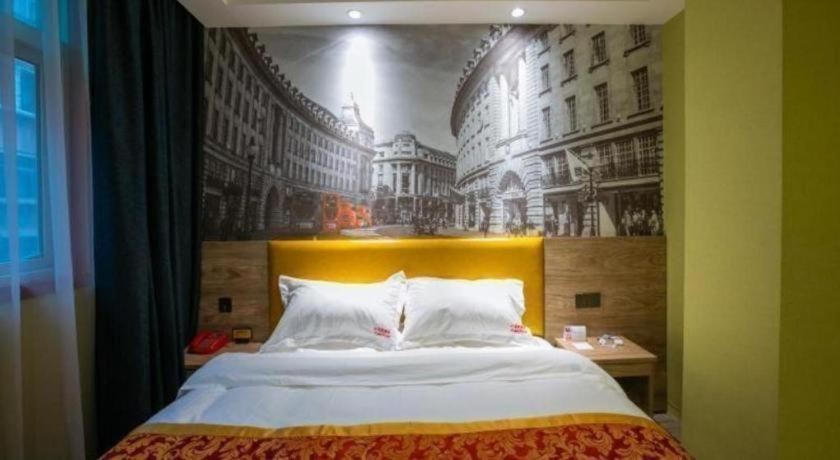 Bedroom, Shell Xinxiang Weibin District Railway Station Department Store Hotel, Xinxiang