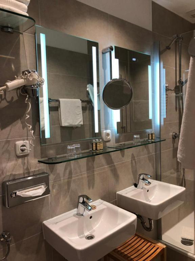 Bathroom 3, Hotel Fresena im Dammtorpalais, Hamburg
