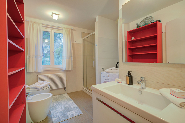 Bathroom 5, Torbole Lake Front, Trento