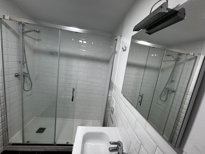 Bathroom 2, Puerta del Sol, Madrid