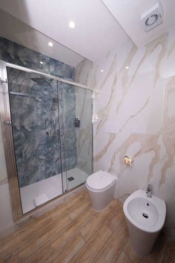 Bathroom 4, Partesia, Napoli