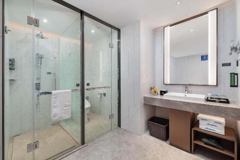 Bathroom, Hilton Hampton Foshan Sanlong Bay Hotel, Foshan
