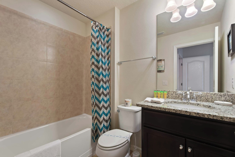 Bathroom 4, Free Waterpark Access! 5br Resort Townhome w/ Pool, Osceola