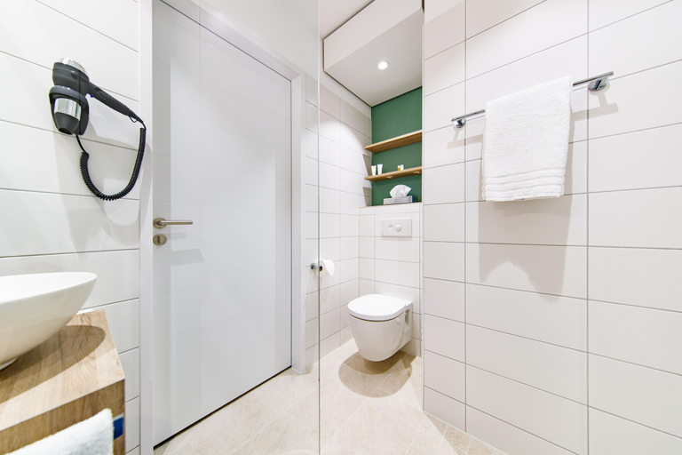 Bathroom 5, elaya hotel goeppingen, Trademark Collection by Wyndham, Göppingen