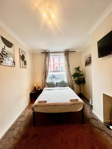 Room 2, Apartment Sleeps 4 Near Station, London