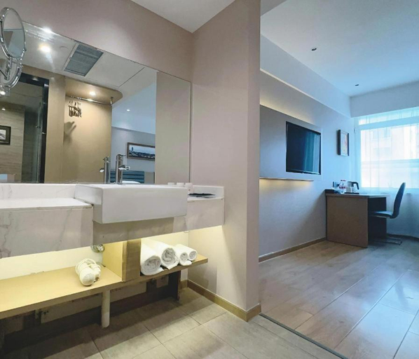 Bathroom 3, Metropolo Hotel Qingdao Wusi Square Xiaomaidao, Qingdao