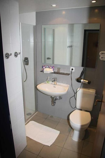 Bathroom, Vorsfelder Hof by Belvilla, Wolfsburg