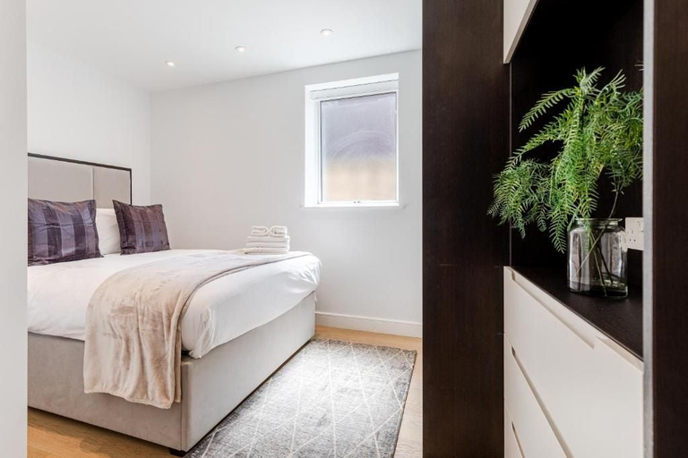 Room 5, Aldgate East by Excel Apartments, London