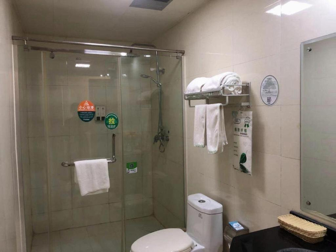 Bathroom 3, GreenTree Inn Heze Mudan Road Bus Terminal Station Express Hotel, Heze
