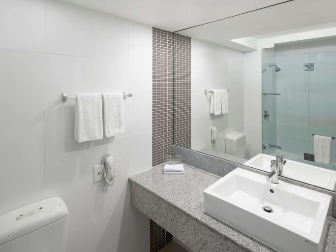Bathroom 5, THE SYDNEY BOULEVARD HOTEL, Sydney