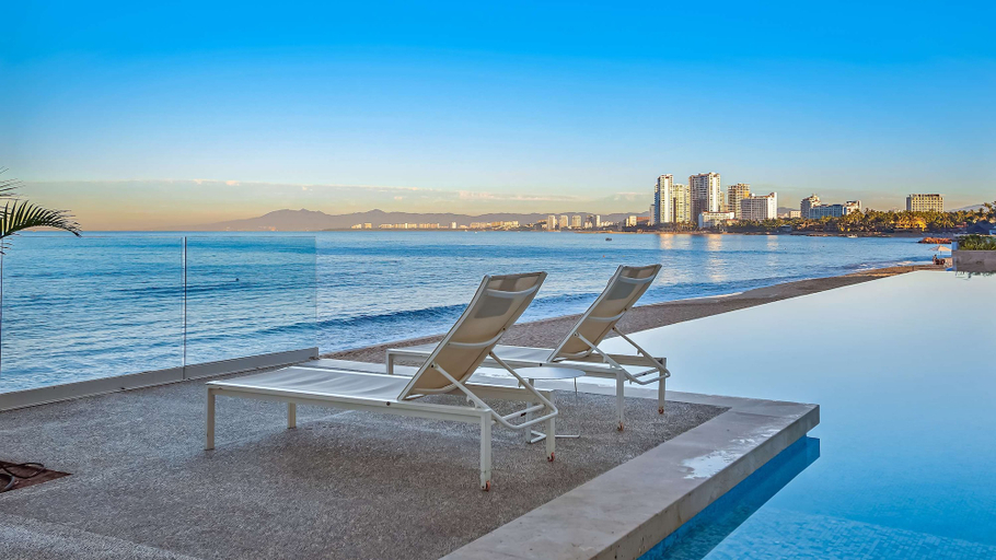 Room 5, Gorgeous 1BR Condo With Pools Sea Views, Puerto Vallarta