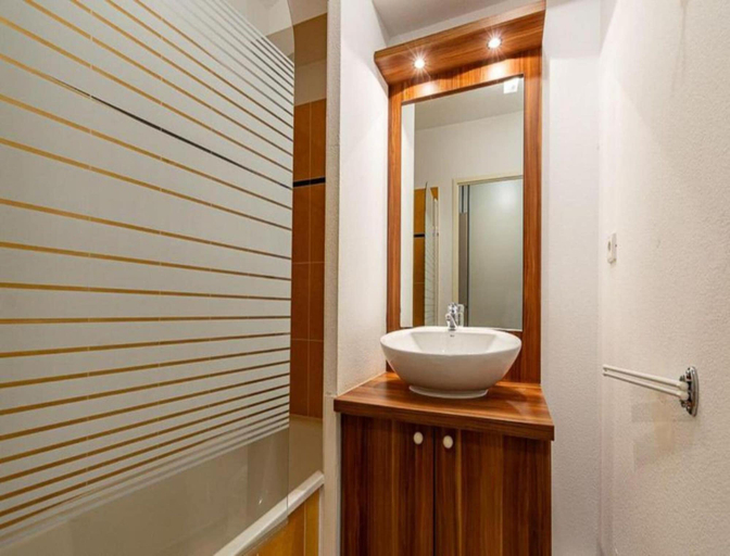 Bathroom 2, Mountain Apartment for 6 in Ax-les-thermes, Ariège