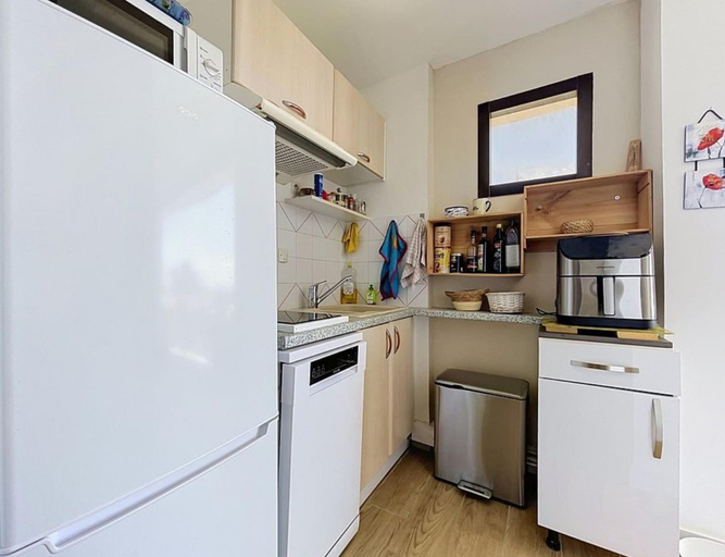 Private kitchen 5, Alpine Ski Apartment in Tignes for 4, Hérault