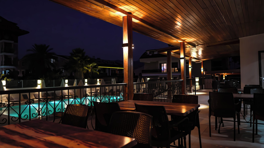 Outdoor dining, 7 Brothers Hotels, Marmaris