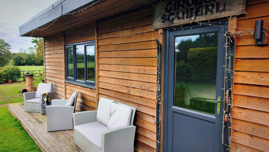Property grounds, Cabin Lodge - Sleeps 4 - Country Views - Parking, Cheshire West and Chester